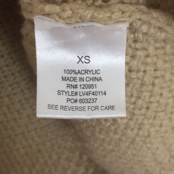 ✨3/$20✨
{STITCH FIX} OLIVE & OAK DOLMAN SWEATER - Picture 5 of 9